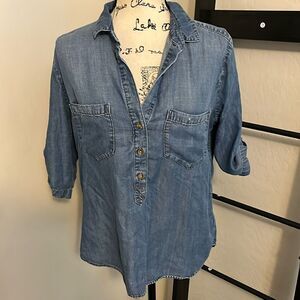 Cloth & Stone Blue Chambray Distressed Pockets Hi-Lo Buttons Shirt Contemporary